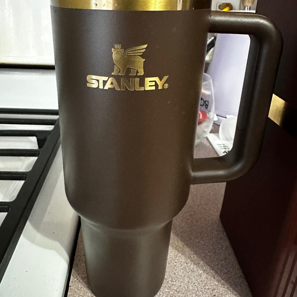 Like New Chocolate Gold 40 ounce Stanley